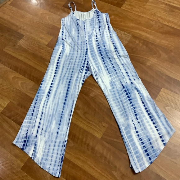 New Jumpsuit w pockets Fits Medium - Picture 5 of 5